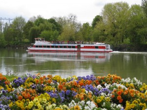 Bateau de croisiere à la Frette sur Seine