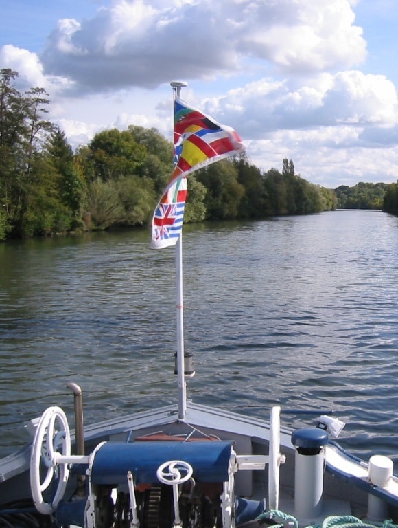 Capsurvotrecroisièreenseine Bateaunaviguantsurlaseine