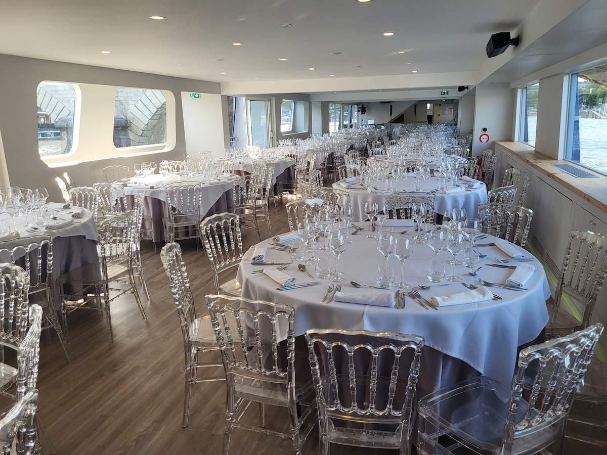 salle de repas sur la seine