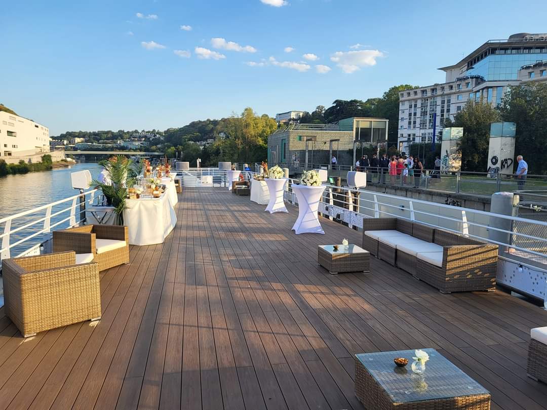 extérieur bateau Poseidon Croisières en seine