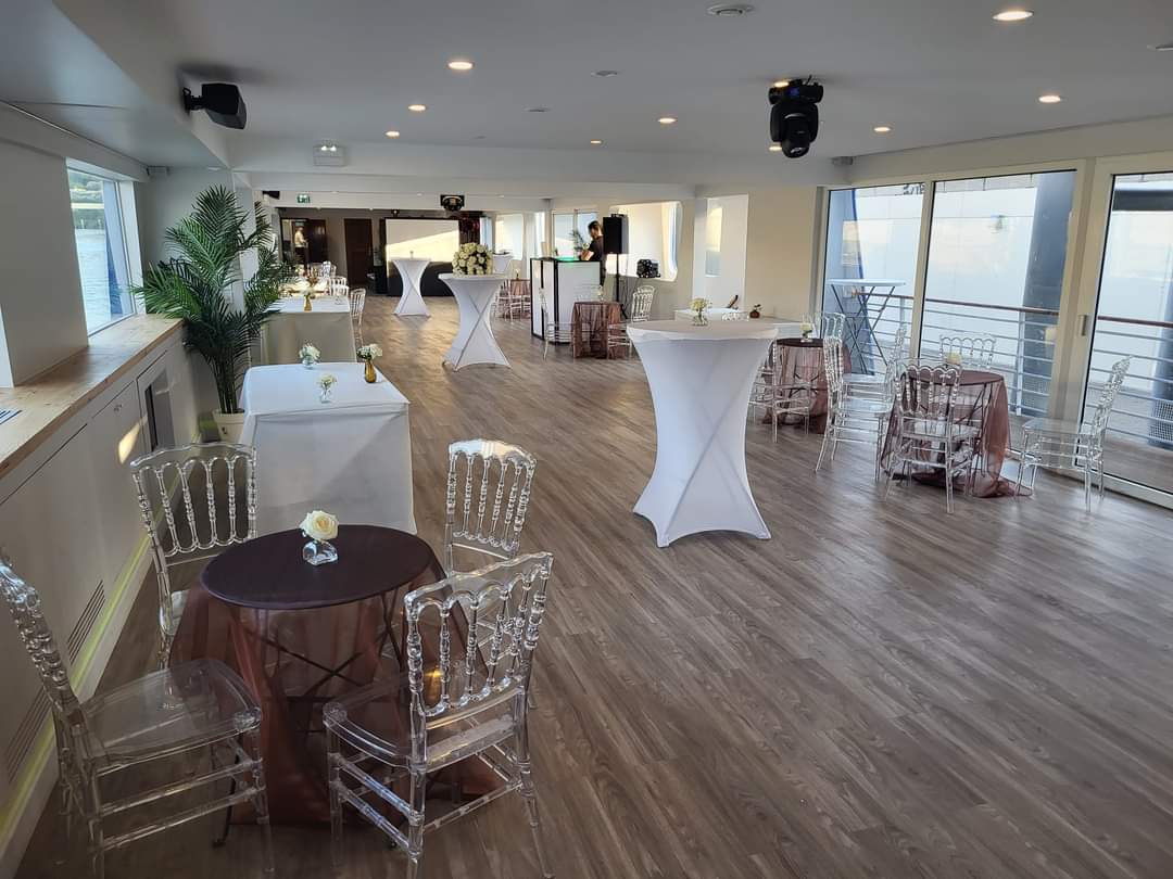 intérieur bateau Poseidon Croisières en seine